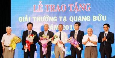 Lễ trao tặng Giải thưởng Tạ Quang Bửu năm 2015.